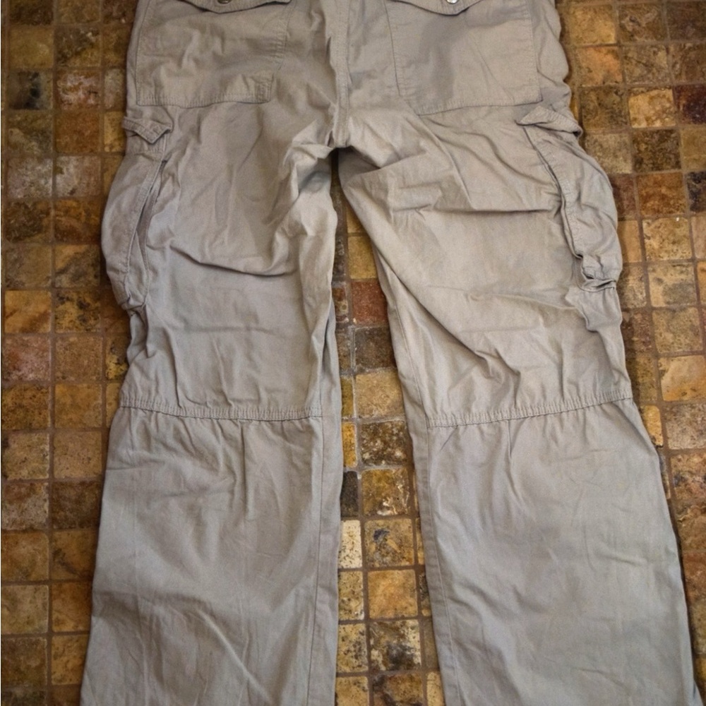 Bershka Beige Utility Cargo Pants – Size US 4 / EUR 36